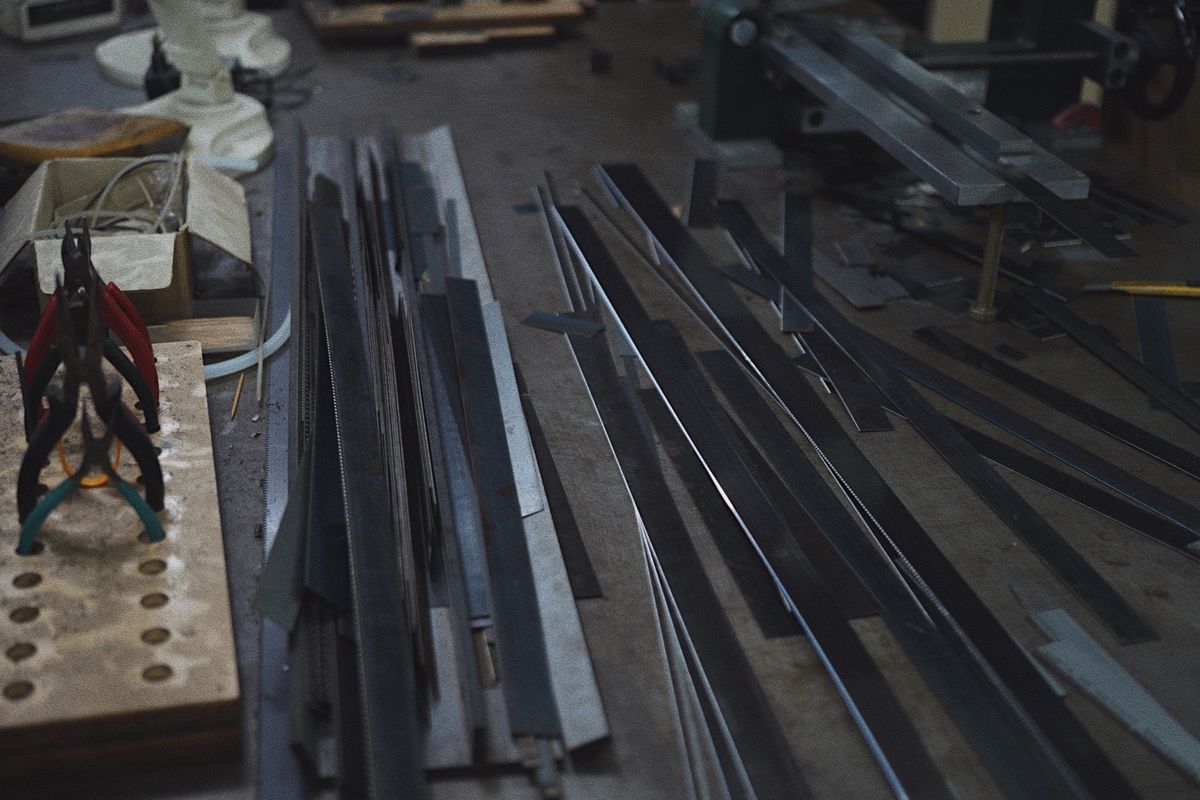 Raw steel rule at the bending bench